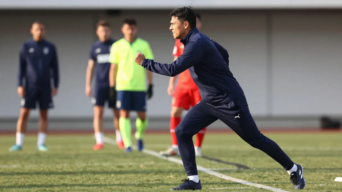 Gabriel Pereyra, exjugador de La Máquina y ahora técnico de Correcaminos, golpeó a un futbolista de Cruz Azul Hidalgo...