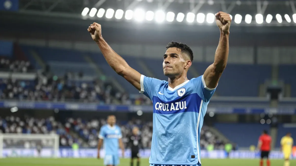 Cruz Azul defeated Santos Laguna 1-0 to reach 12 points and move into sixth place, just four points behind leaders Club...