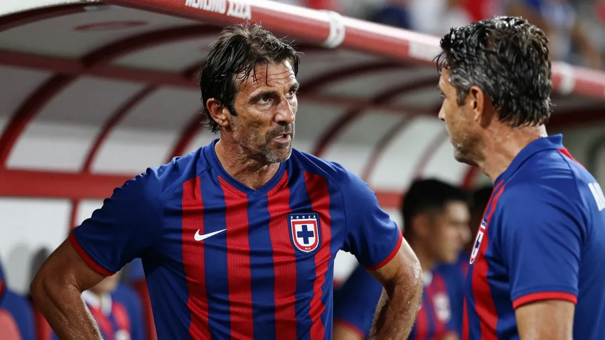 Erik Lira Not in Cruz Azul Bench Despite Monaco Rumors